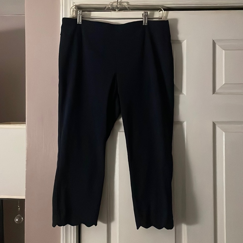 Van Heusen navy Blue scallop bottom stretch extensible capri pants size 12